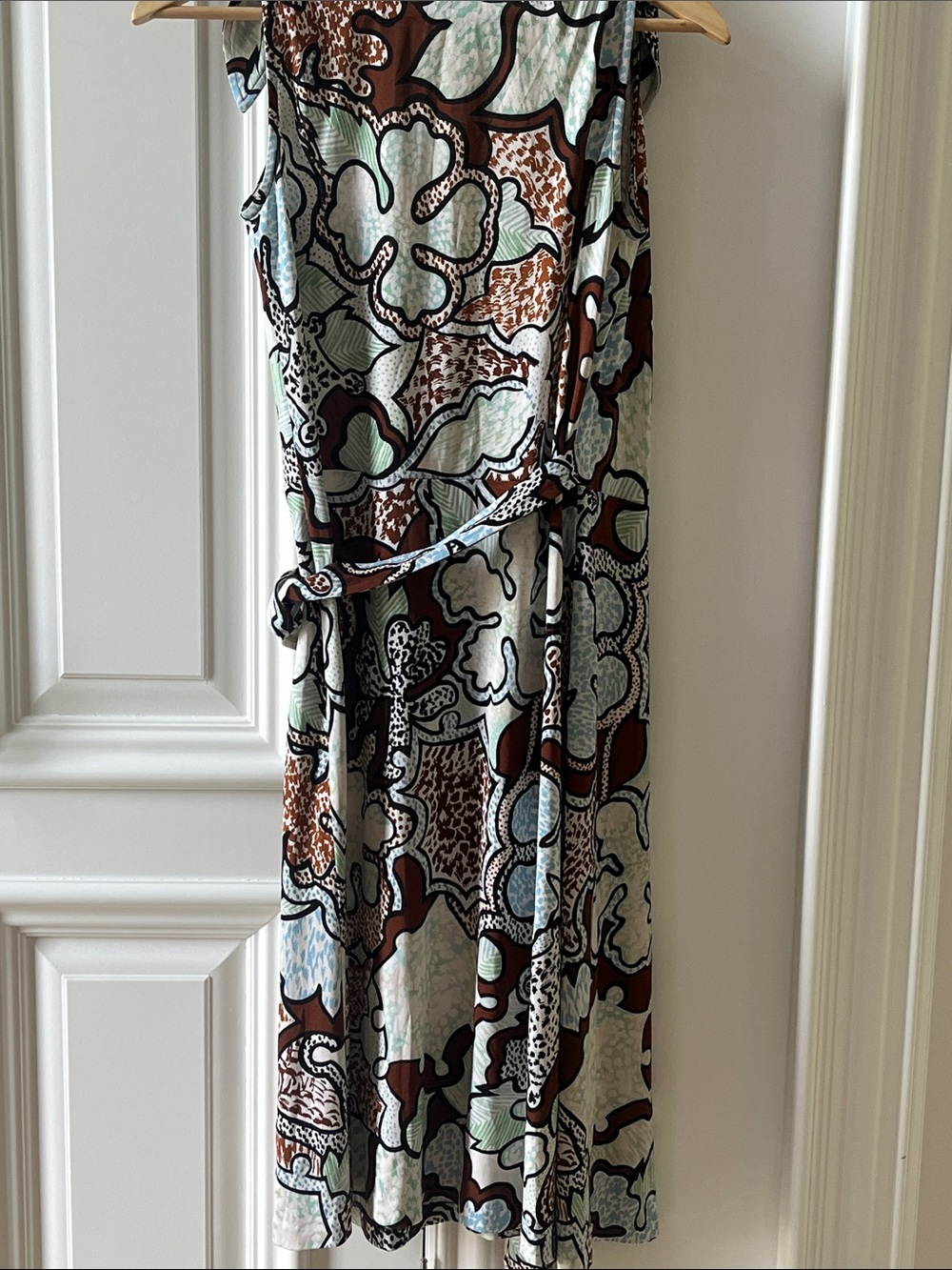 Diane Von Furstenberg Silk Dress. DVF Tyler Silk Wrap Dress. - Picture 6 of 9